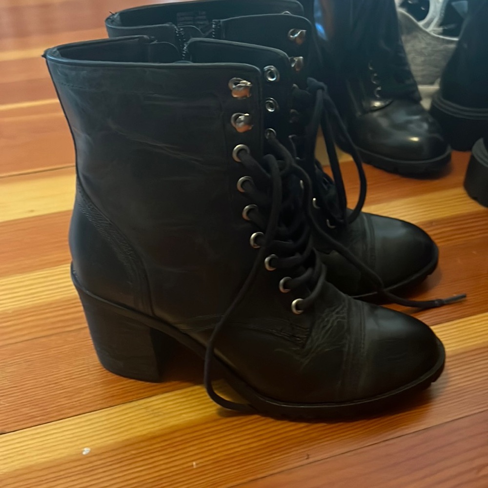 Artisan Heeled Black Boots